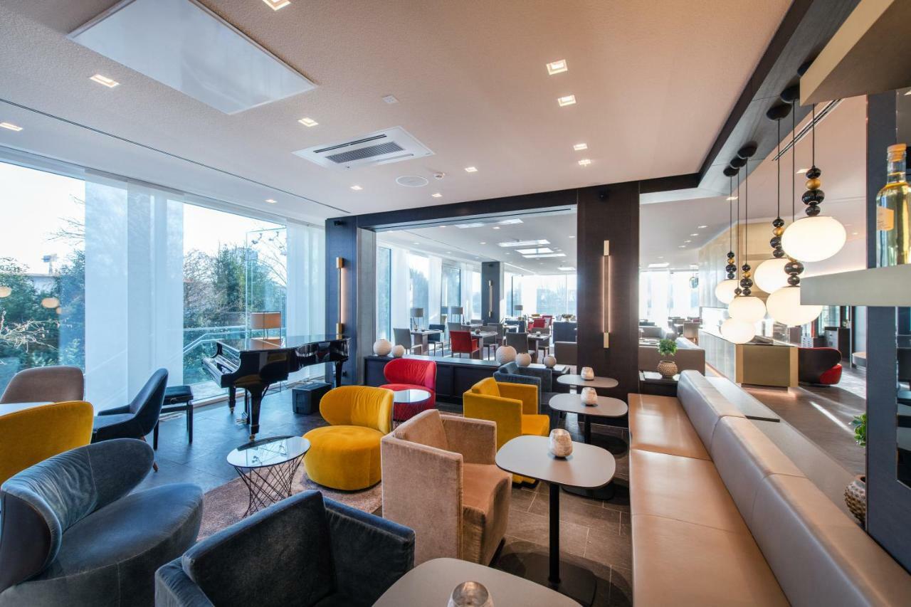 Faehrhaus Koblenz Hotel Ngoại thất bức ảnh The lounge at London Heathrow Airport