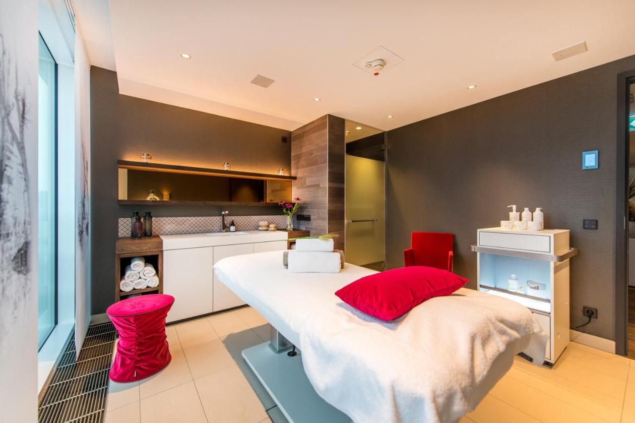 Faehrhaus Koblenz Hotel Ngoại thất bức ảnh Treatment room at The Mayfair Spa