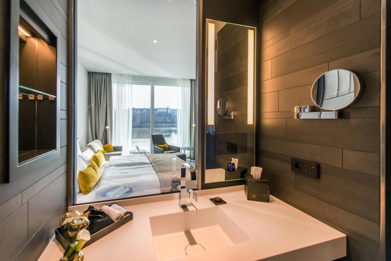 Faehrhaus Koblenz Hotel Ngoại thất bức ảnh Bathroom of a Deluxe Room